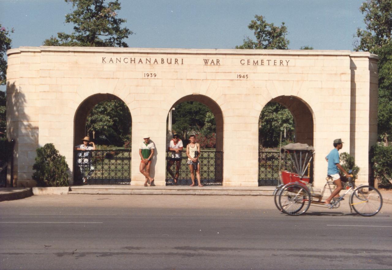 Bankaikow Hostel Kanchanaburi Luaran gambar